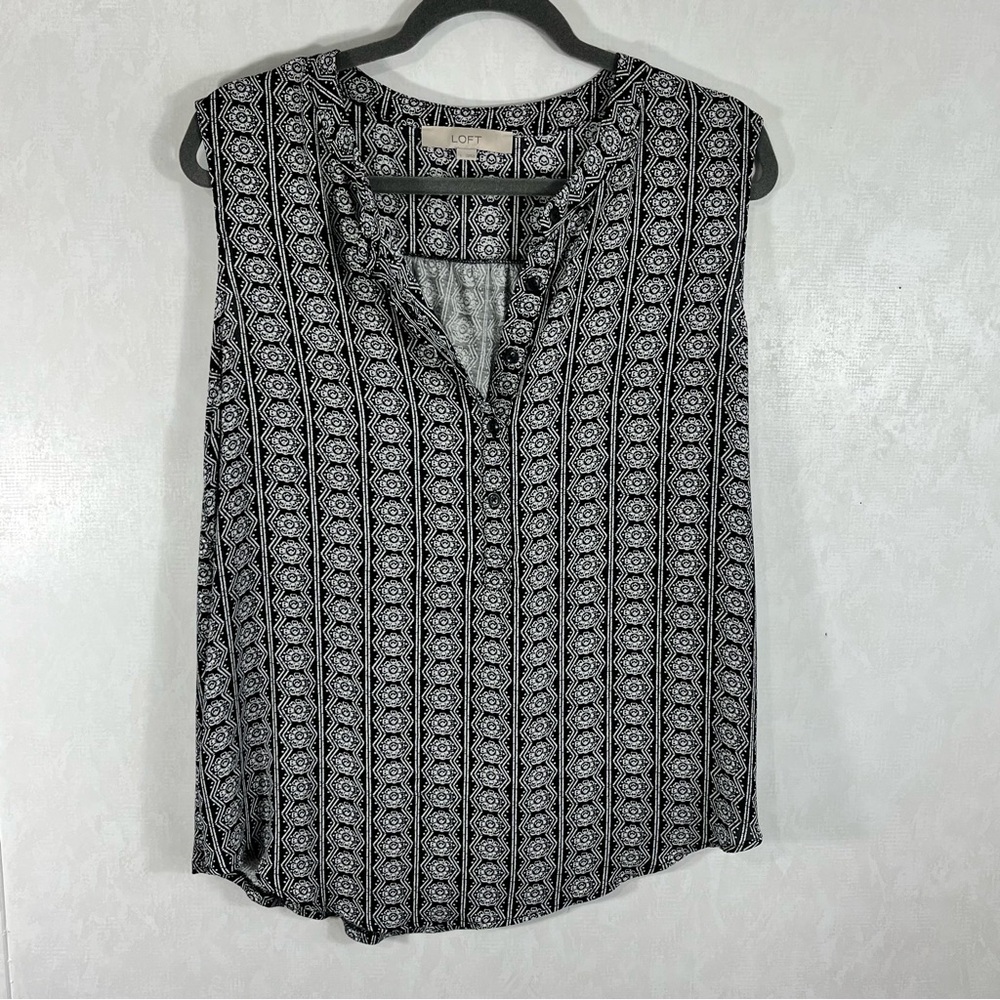 LOFT Black and White Relaxed Buttoned Blouse geometric Floral design
